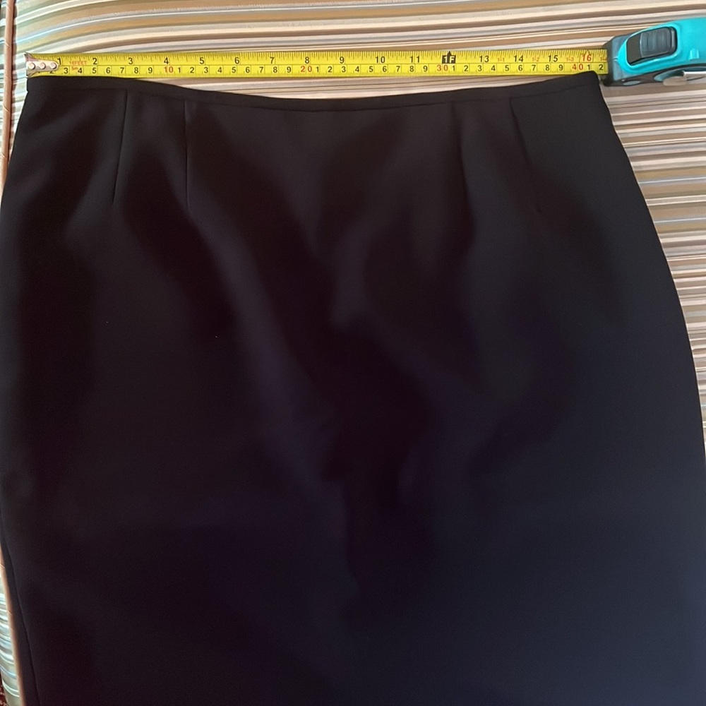 Kasper - women’s classic, timeless black suit.  Jacket and matching skirt set. - Picture 7 of 11
